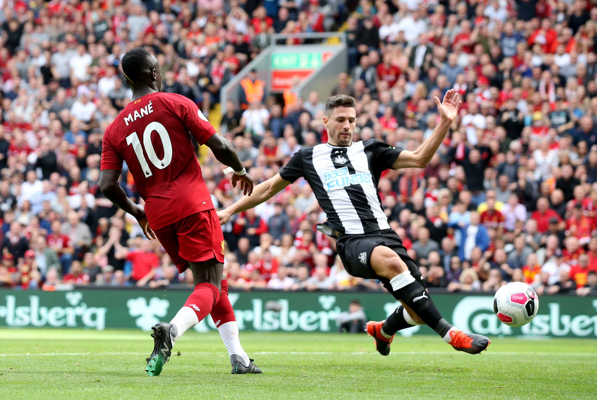 显得束手无 显得束手无